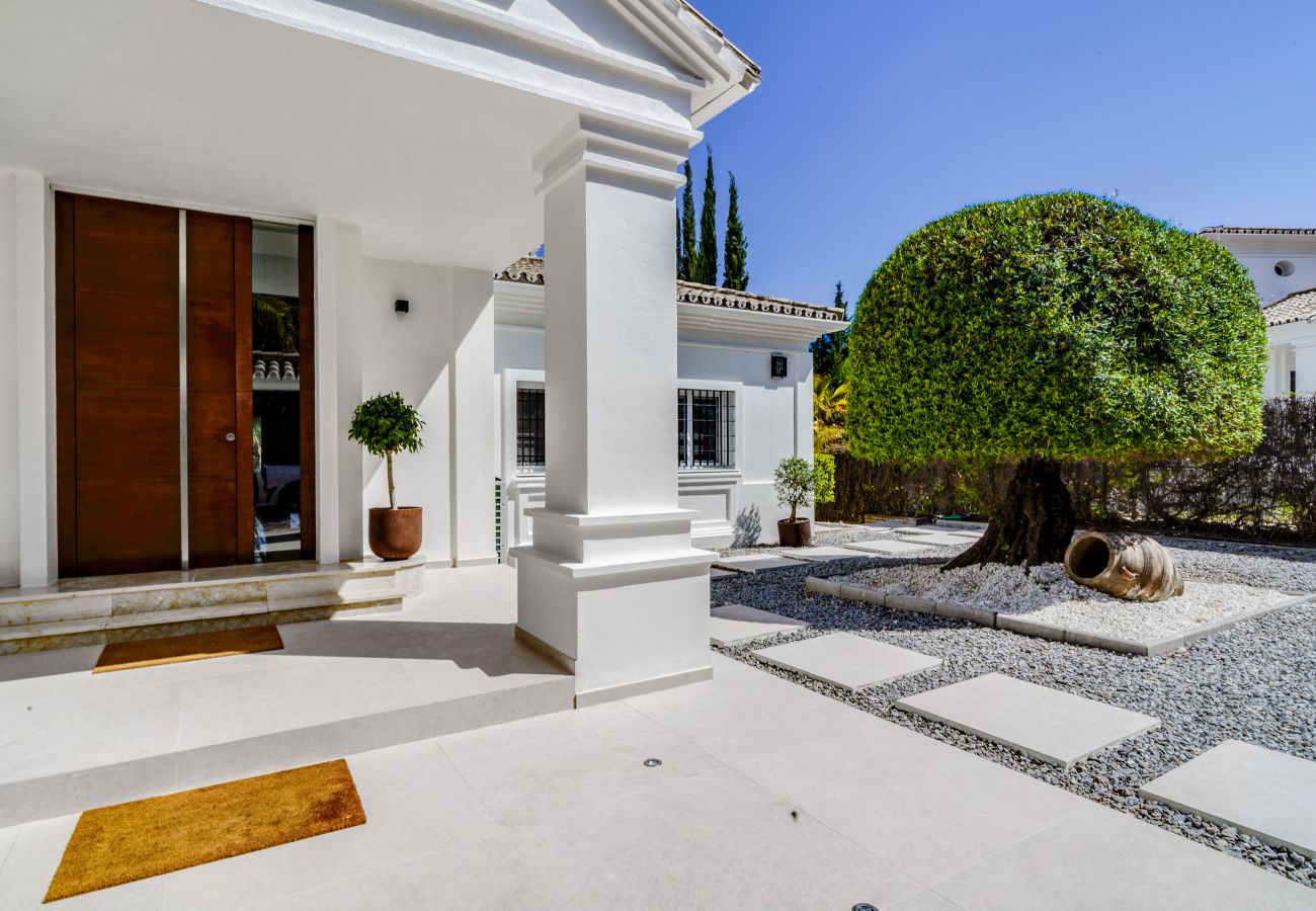 Villa in Neu-Andalusien -  Villa La Petanque (R2739026)